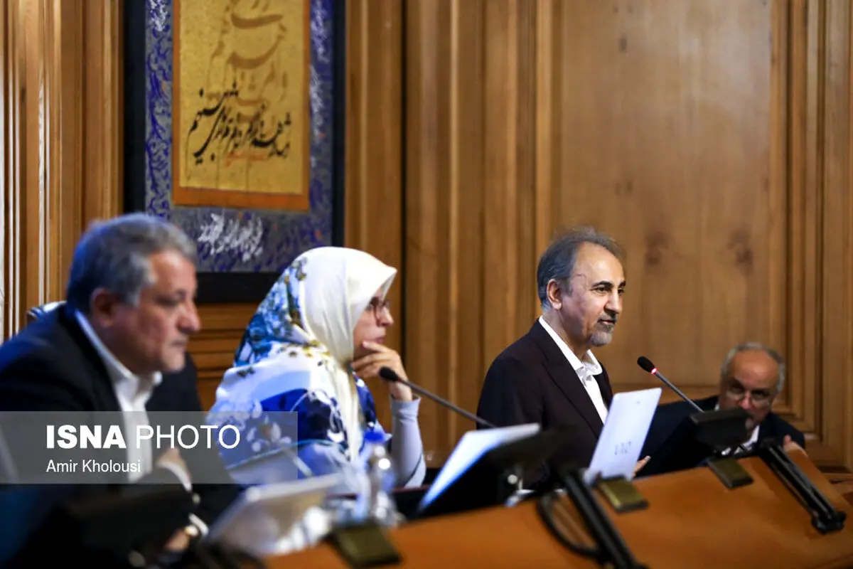 تصاویری از خنده ها و گفتگوهای درگوشی در جلسه استعفای نجفی