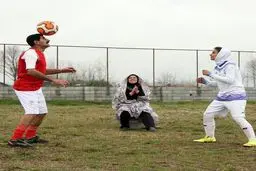 تصويري زيبا از سارا قمي، ملي‌پوش فوتبال بانوان در كنار پدر و مادرش