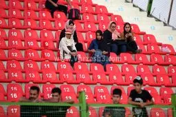 حضور بانوان در ورزشگاه وطنی قائمشهر (عکس)