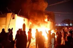 داخل کنسولگری ایران در نجف پس از به آتش کشیده شدن توسط مهاجمان نقابدار + فیلم