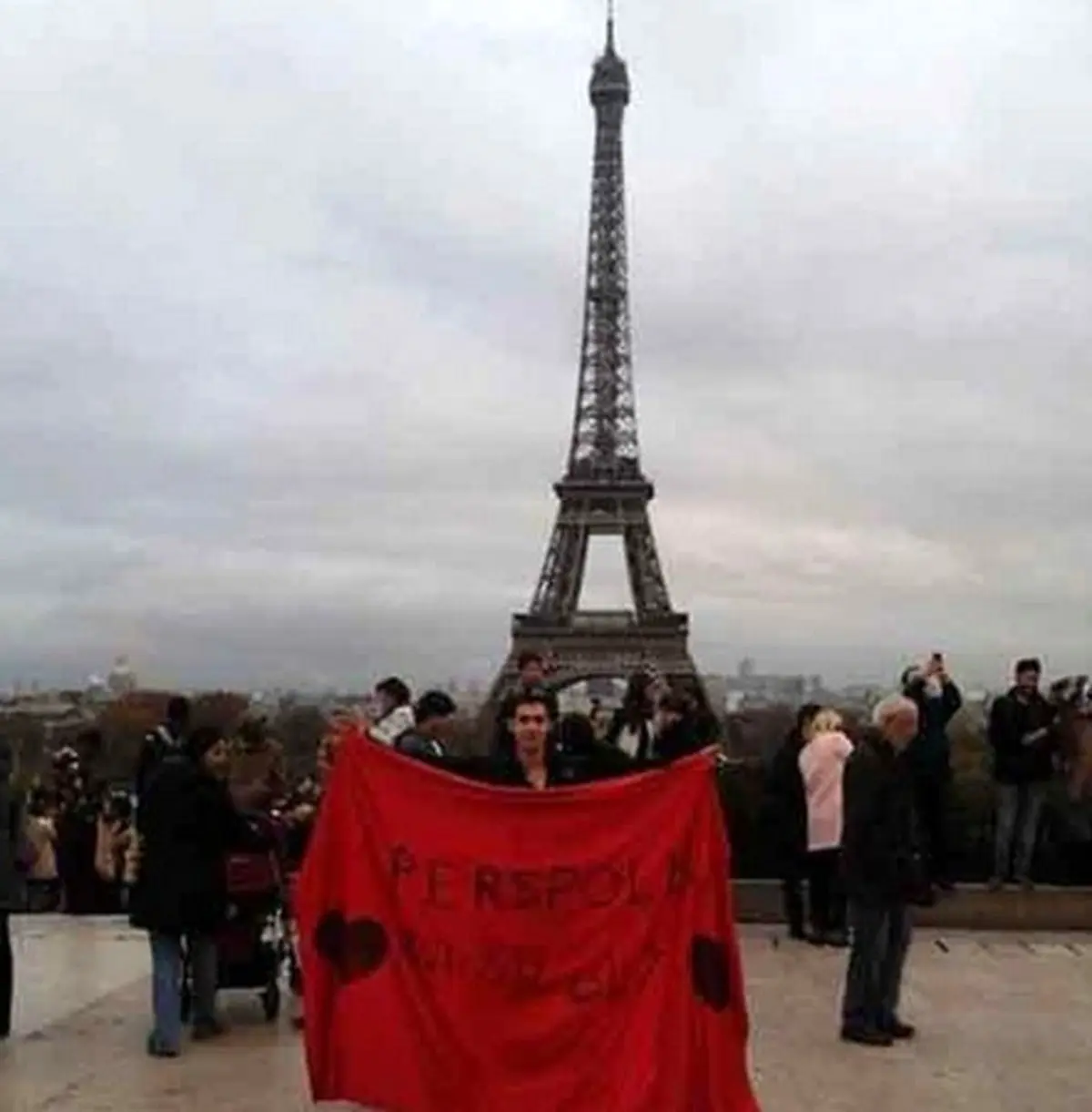 عکس/ پرچم پرسپولیس و برج ایفل!