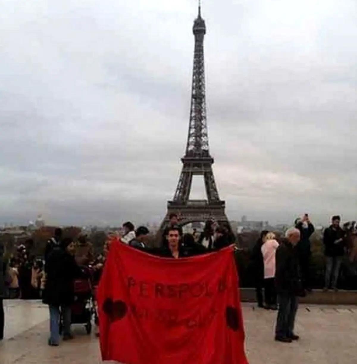 عکس/ پرچم پرسپولیس و برج ایفل!
