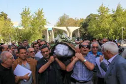 تشییع مرحوم جعفری از مقابل درهای بسته «امیرکبیر»/تصاویر