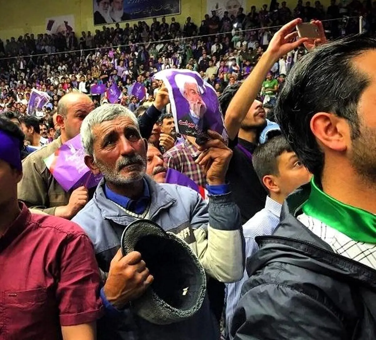 اهداي يك دستگاه وانت تندر ايران خودرو به «ميرزا آقا» +عکس