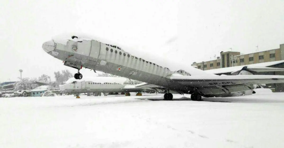 اتفاقی عجیب برای یک هواپیما در مهرآباد/عکس