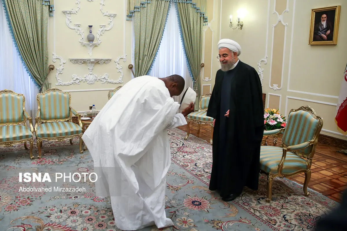 اقدام جالب سفیر سیرالئون در مقابل روحانی/عکس