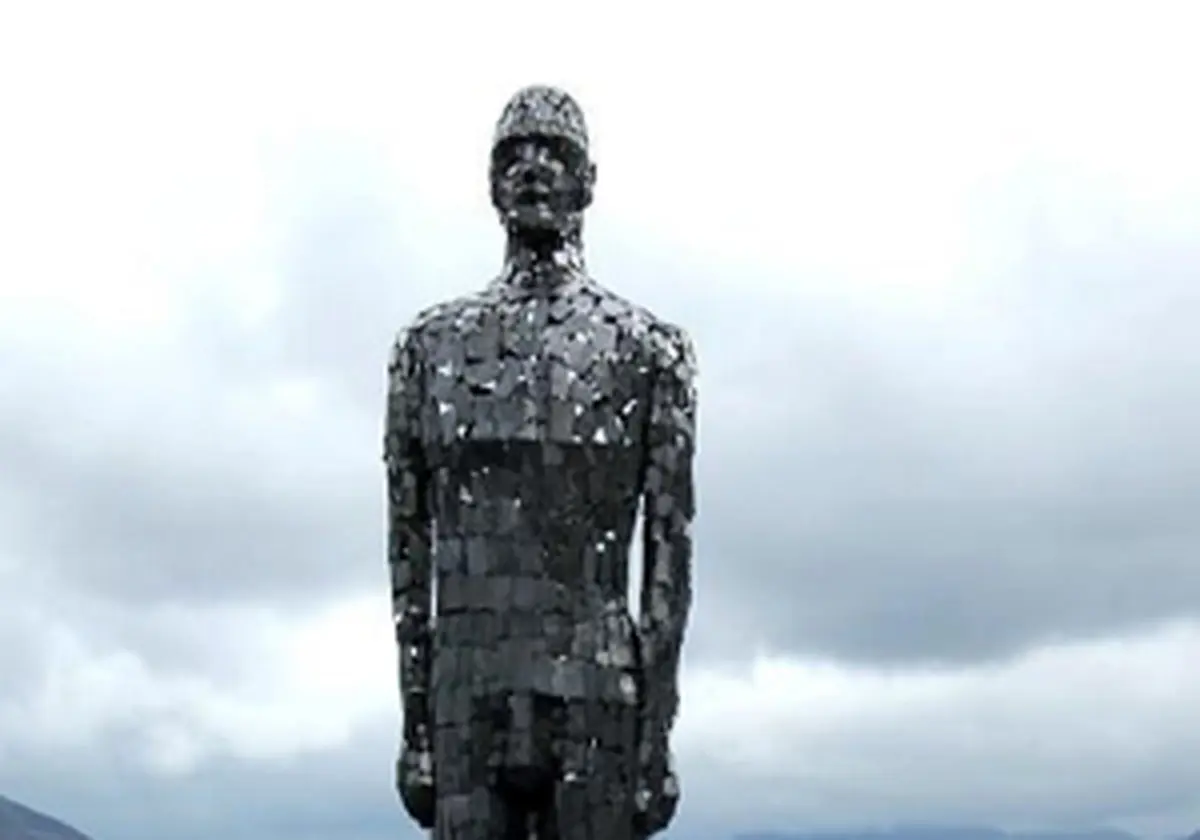 مرد آینه‌ای در سواحل اسکاتلند دیده شد+عکس