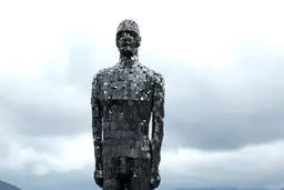 مرد آینه‌ای در سواحل اسکاتلند دیده شد+عکس