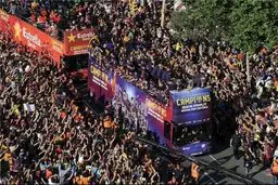 از شعارهای ضد اسپانیایی تا کنایه پیکه به رونالدو + عکس