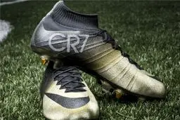 کفش طلای نایکی برای رونالدو در دربی مادرید+عکس