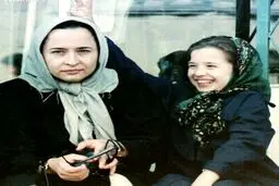 شوخی جالب ملیکا شریفی نیا با مادرش آزیتا حاجیان/ عکس