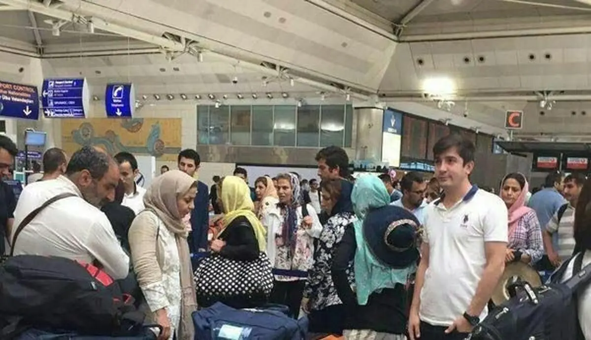 صف ایرانیان در فرودگاه استانبول برای بازگشت/ عکس