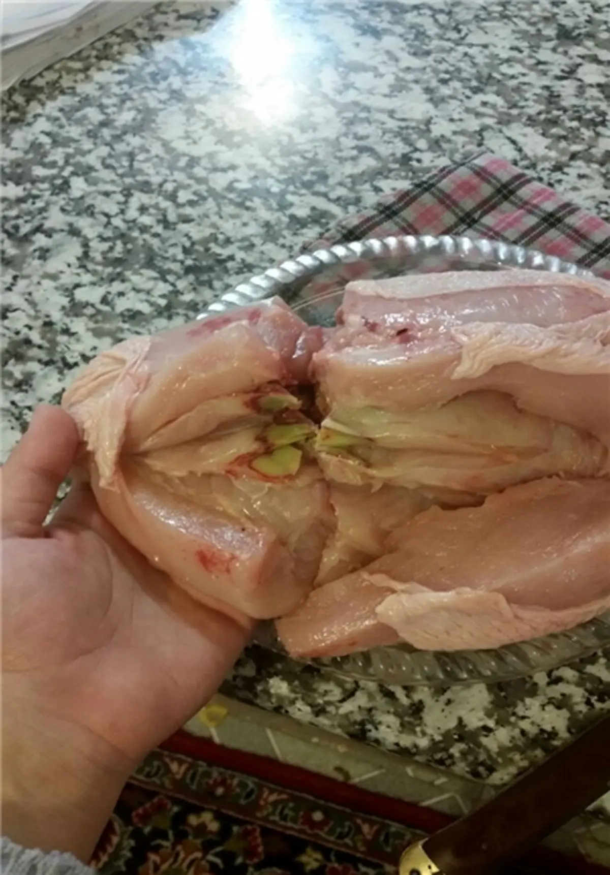 ماجرای مرغ‌های عفونی چیست؟ +عکس