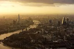 تصویری زیبا از صبح مه آلود لندن