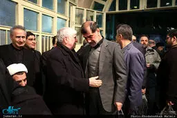 گریه محمدرضا باهنر برای آیت الله هاشمی/ عکس