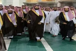 حضور بن‌سلمان در مسجدالحرام/ تصاویر