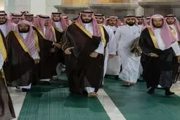 حضور بن‌سلمان در مسجدالحرام/ تصاویر