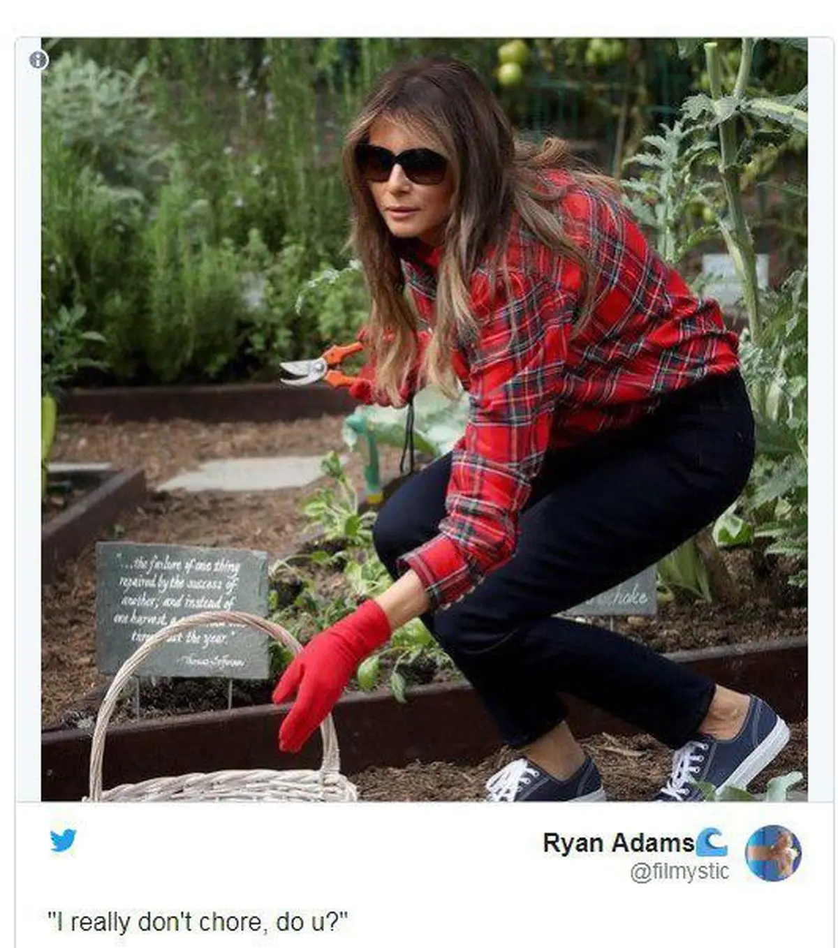 تصویری از ملانیا ترامپ در حال باغبانی با بلوز 600 دلاری