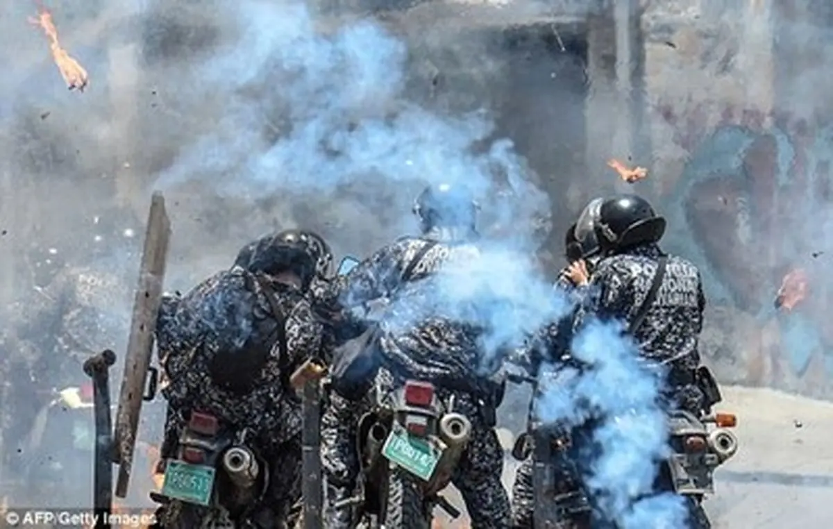 روایت تصویری از درگیری میان پلیس و معترضان در ونزوئلا