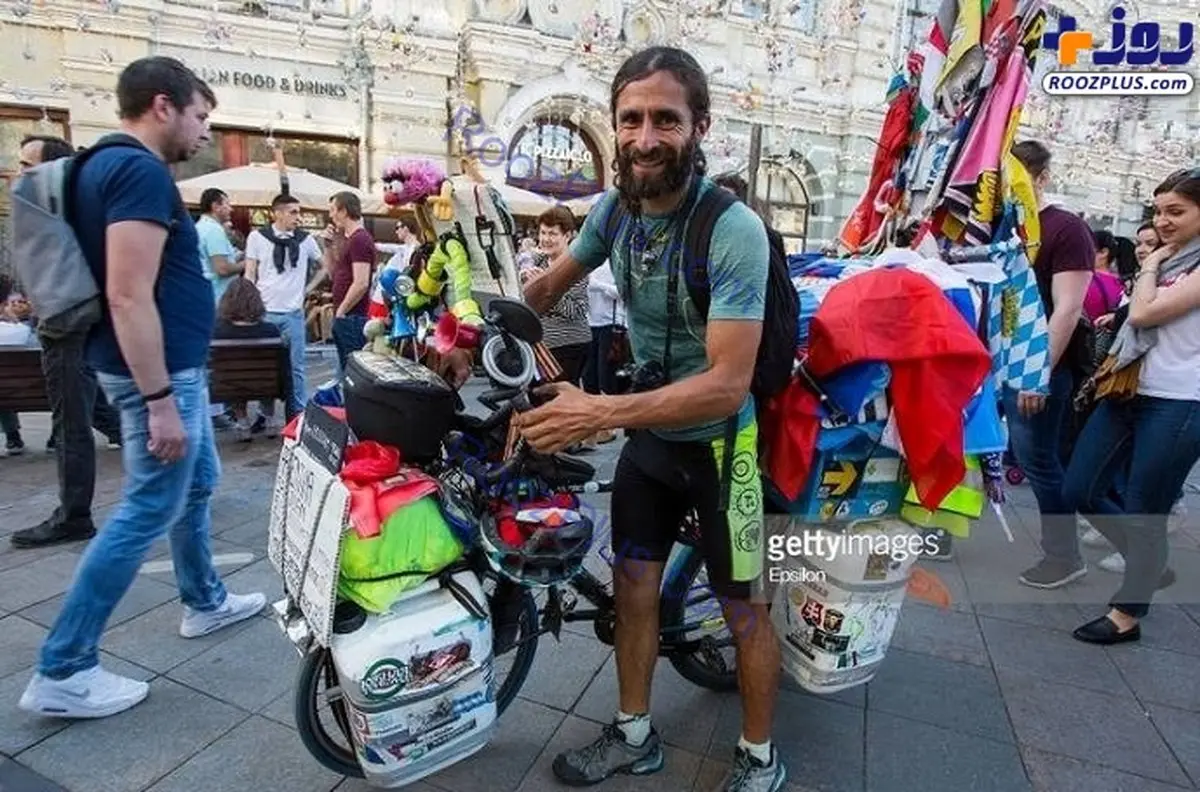 تصویری از هواداری که با دوچرخه به جام جهانی آمد!