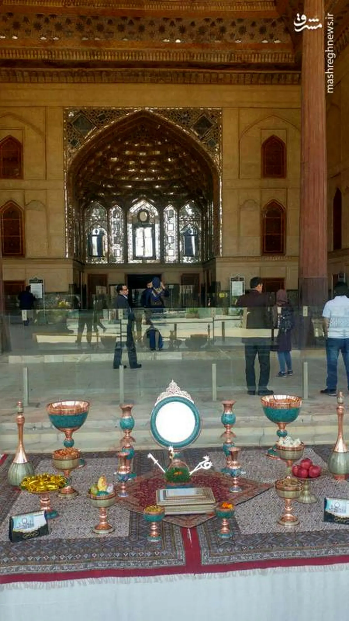 عکسی از هفت سین کاخ چهلستون اصفهان