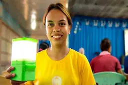 لامپ‌های که با آب‌شور کار می‌کنند + تصاویر