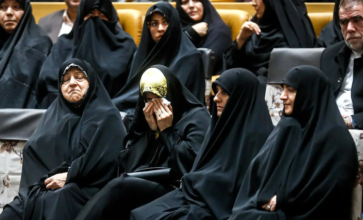 تصاویر / اشک دوستداران آیت الله در سومین سالگرد ایشان
