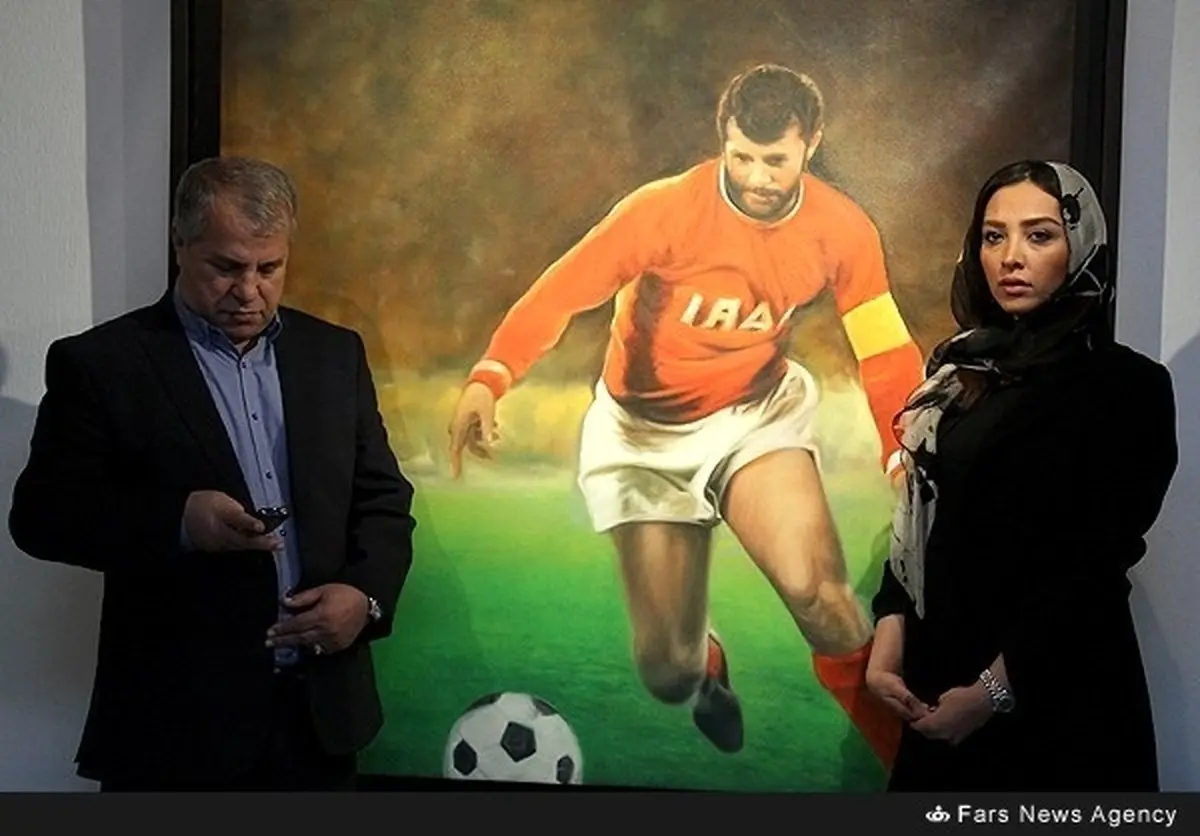 علی پروین در نمایشگاه نقاشی عروسش /عکس