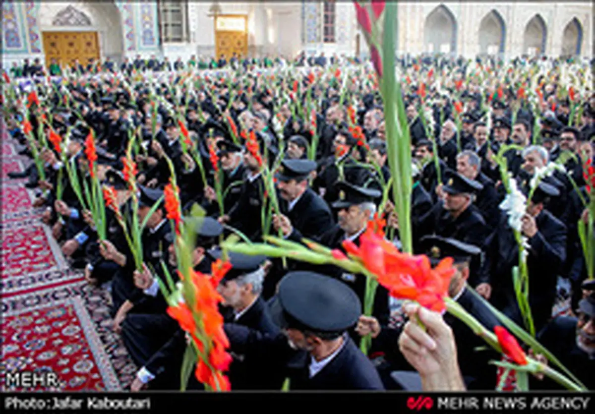 ببینید: مراسم گلباران حرم مطهر رضوی