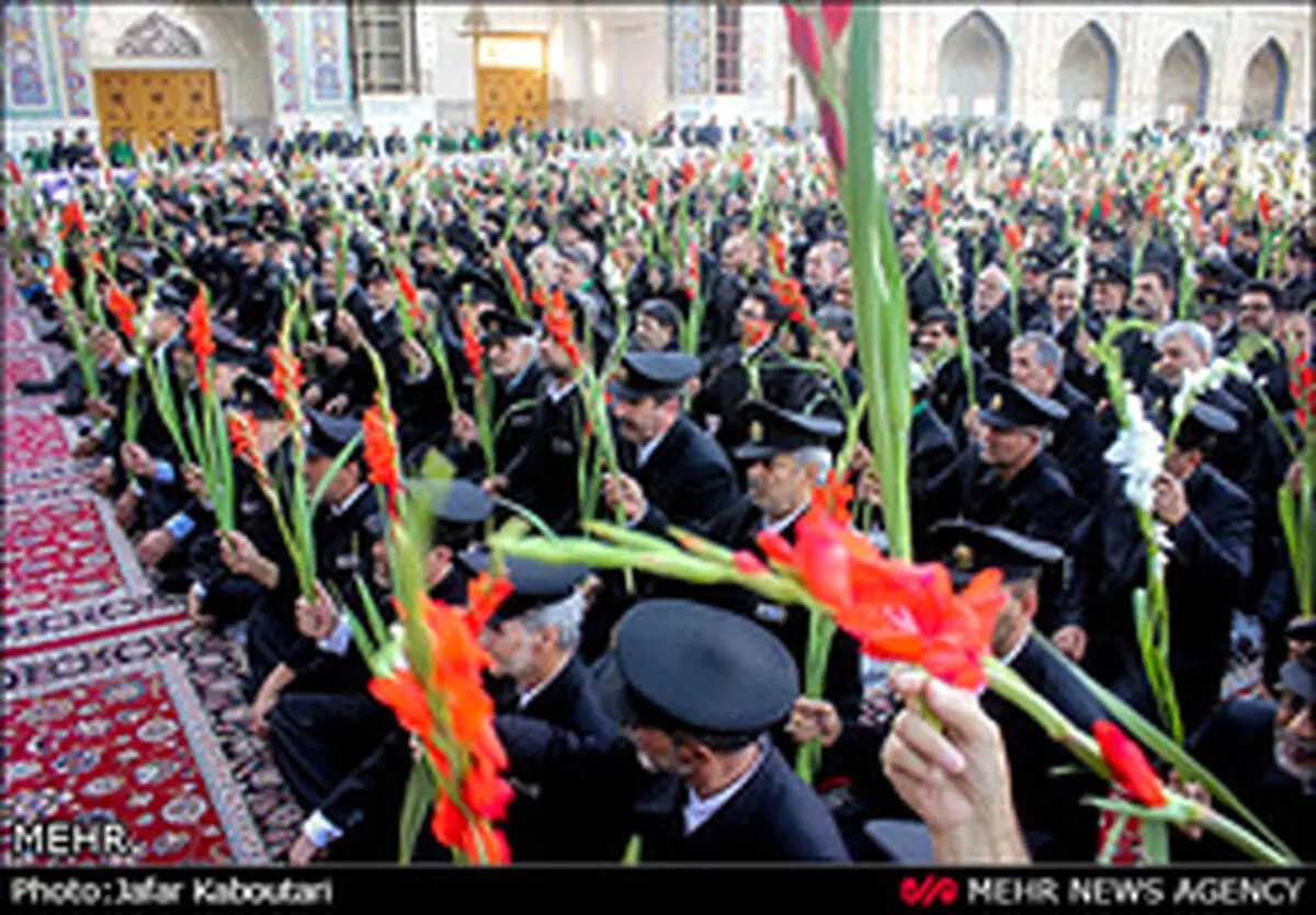 ببینید: مراسم گلباران حرم مطهر رضوی