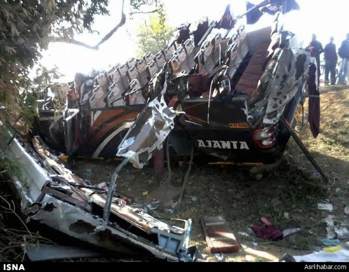 اتوبوسی که عروسی را عزا کرد / عکس