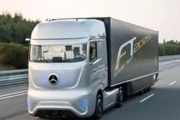 کامیون مرسدس بنز‌، بدون راننده +عکس