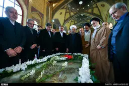 سیدحسن میزبان روحانی و هئیت دولت در حرم امام(ره)/ تصاویر