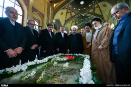 سیدحسن میزبان روحانی و هئیت دولت در حرم امام(ره)/ تصاویر