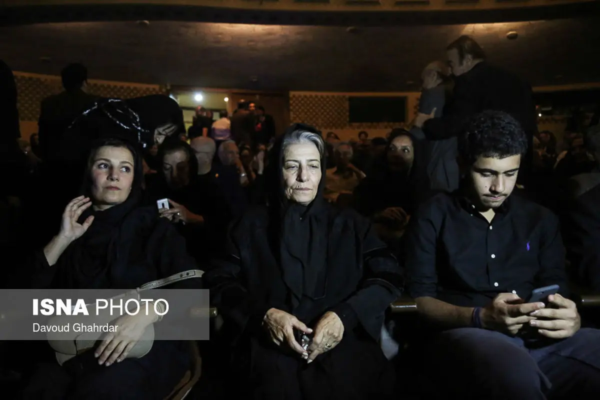 لیلی رشیدی در مراسم چهلم پدرش/عکس