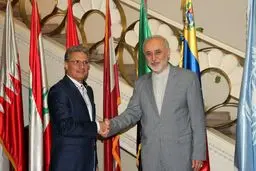 مراسم برش کیک صلح و دوستی با حضور سفرای کشورهای خارجی مقیم تهران