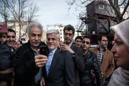 سلفی با عارف قبل از رای گیری/ عکس