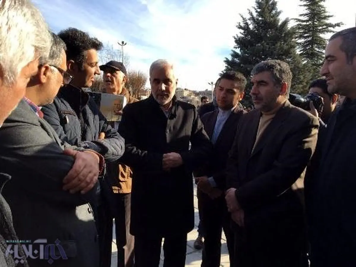 عکسی از عادل فردوسی پور در کنار کسی که بیانیه صداوسیما را درباره پخش نشدن مصاحبه ظریف نوشت