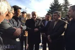 عکسی از عادل فردوسی پور در کنار کسی که بیانیه صداوسیما را درباره پخش نشدن مصاحبه ظریف نوشت