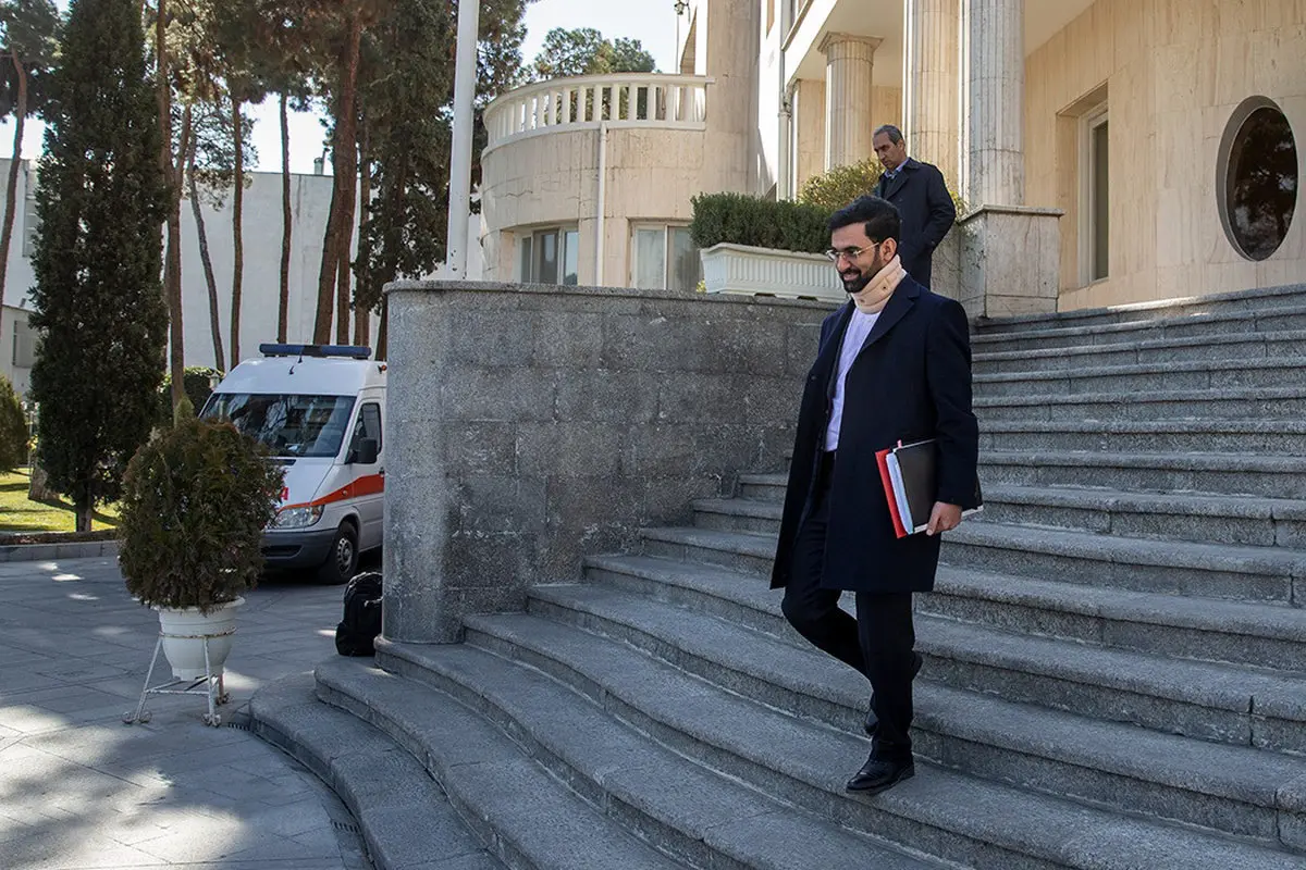 ظاهر جدید وزیر ارتباطات در جلسه هیات دولت امروز