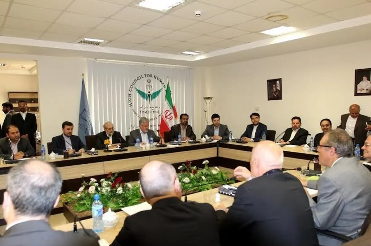 جواد لاریجانی: غرب به اعدام قاچاقچیان حساس اما به کشتار مردم بیگناه توسط متحدانش بی تفاوت است