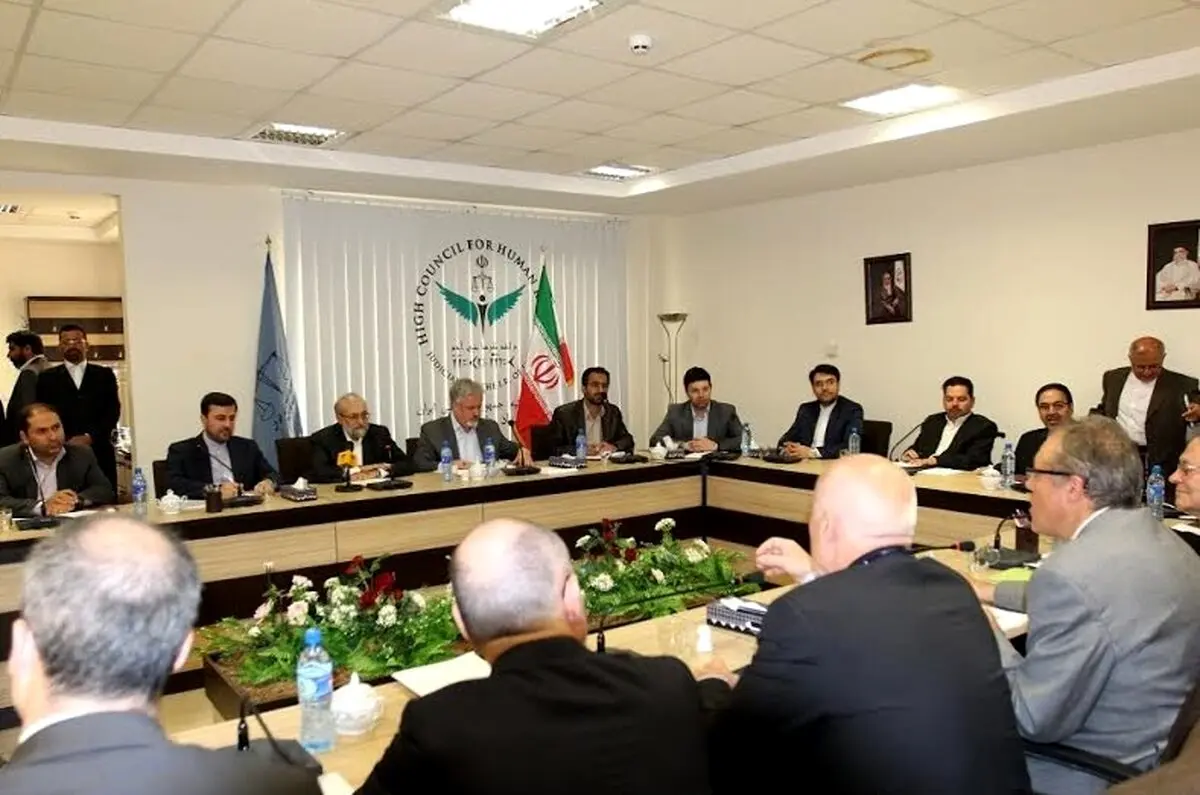 جواد لاریجانی: غرب به اعدام قاچاقچیان حساس اما به کشتار مردم بیگناه توسط متحدانش بی تفاوت است