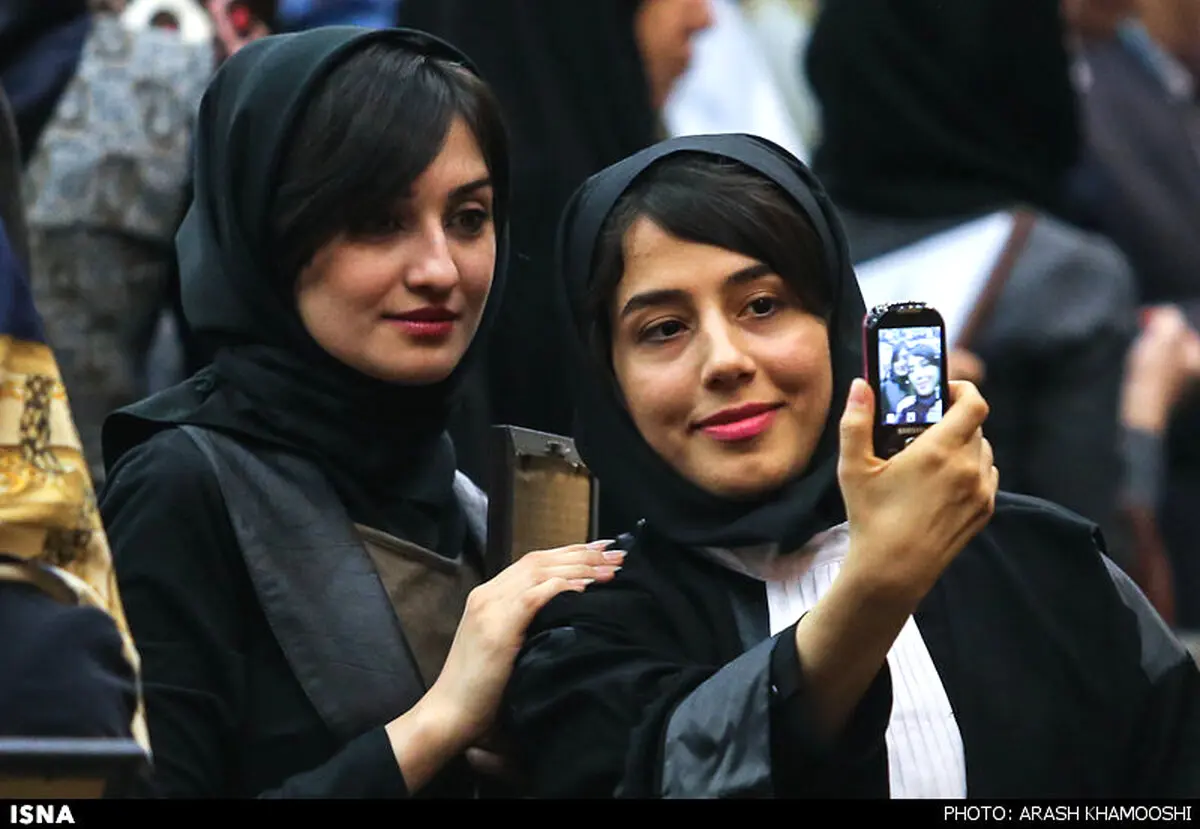عکس/ سلفی دو دختر وکیل جوان