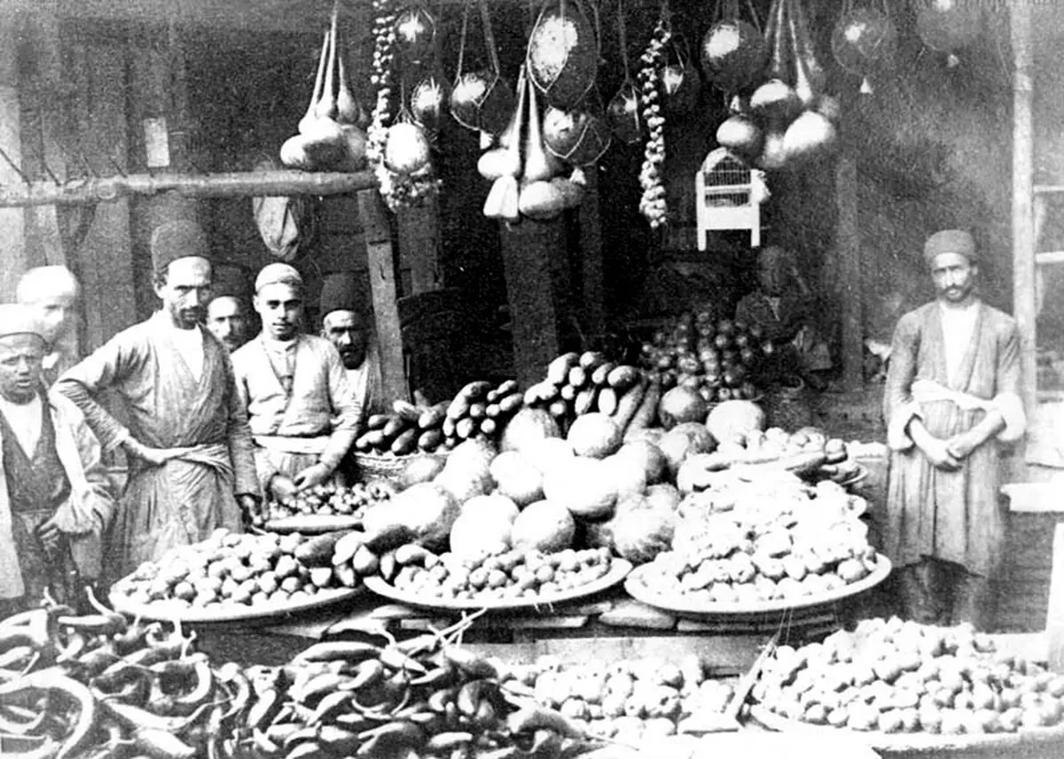 عکس: میوه فروش قاجاری