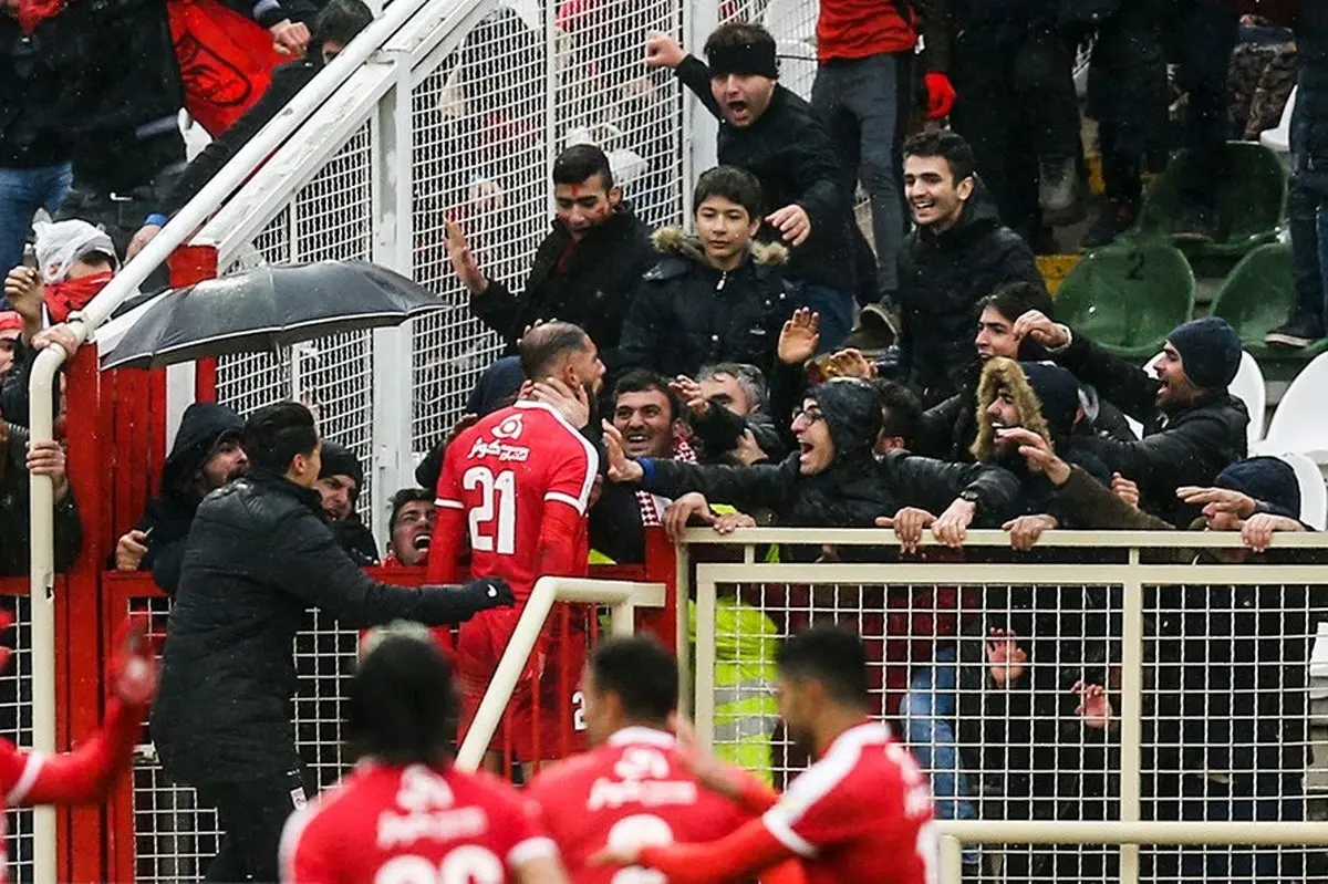 عكس: دژآگه در ميان تماشگران