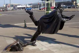 تصاویری دیدنی از مجسمه هایی بر خلاف جاذبه زمین