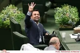 پیرموذن: حامیان احمدی‌نژاد خواب بازگشت او به سیاست را ببینند /تندروهای اصولگرا و اصلاح‌طلب جایی در مجلس دهم ندارند