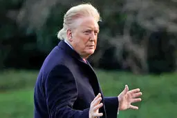 دعوای شدید ترامپ با تصویر خودش + عکس جنجالی