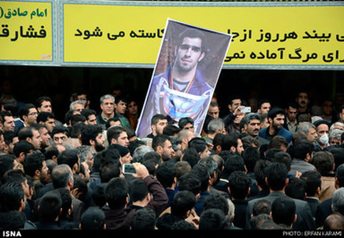 تشییع پیکر بابک قربانی « قهرمان کشتی »/ تصاویر