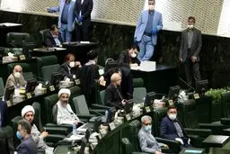 قالیباف به چه کسی رأی داد؟ /آقای رئیس را درحال رأی دادن ببینید + عکس